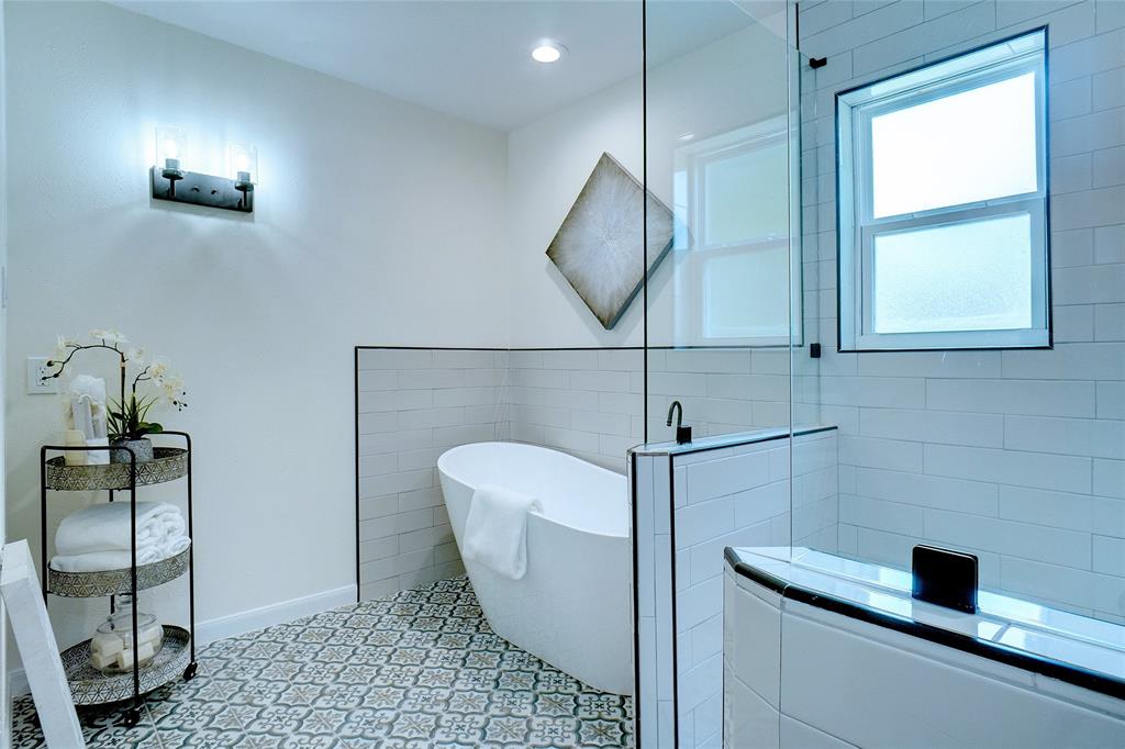 Completed Creel Creek primary bathroom