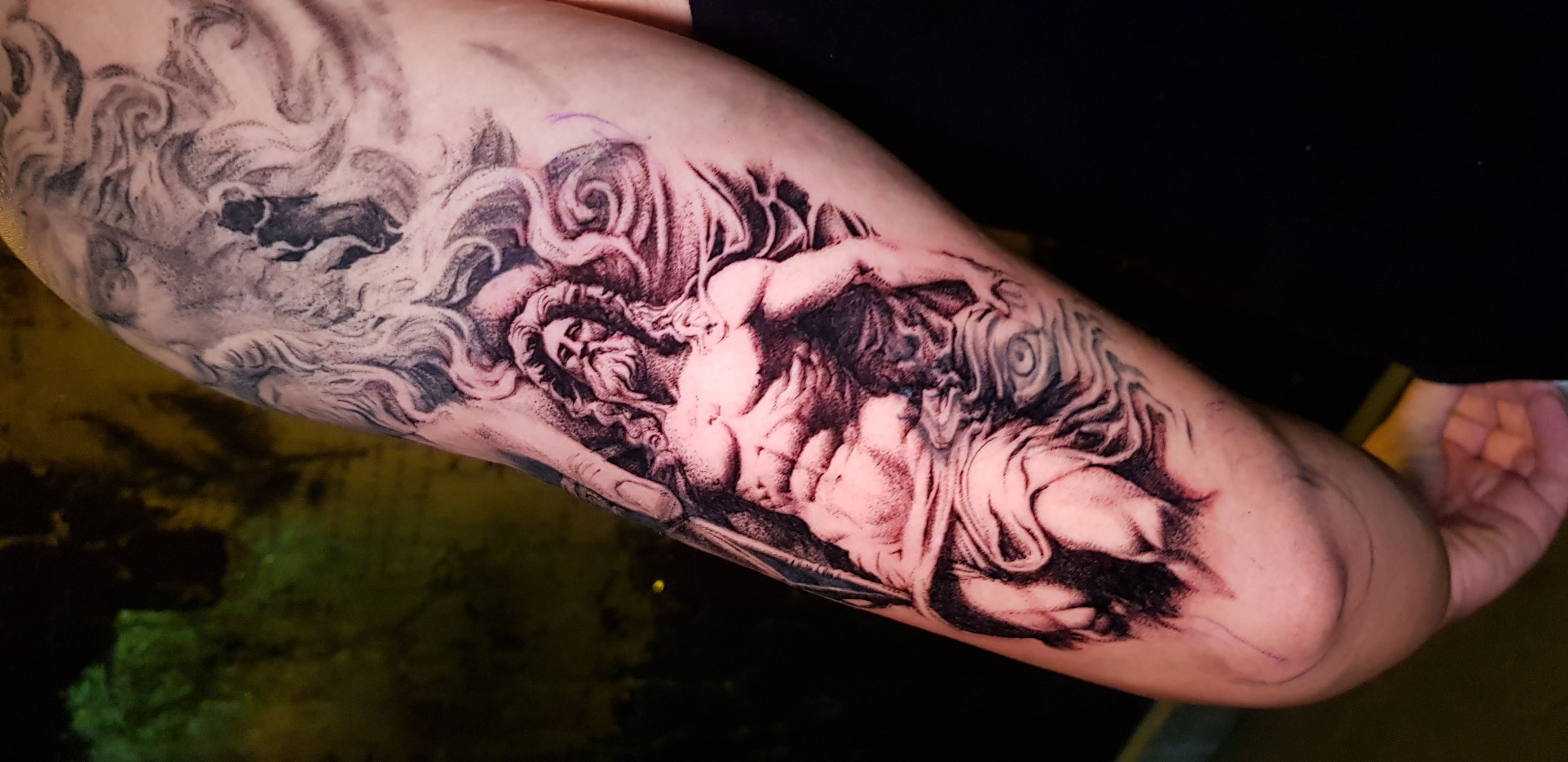 Zeus / Poseidon Esculpido com Fumaça