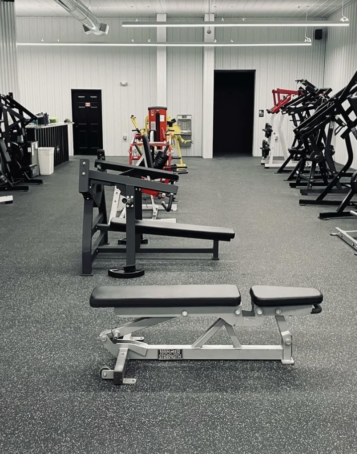 Hammer Strength adjustable benches and chest press machines at Iron Body gym