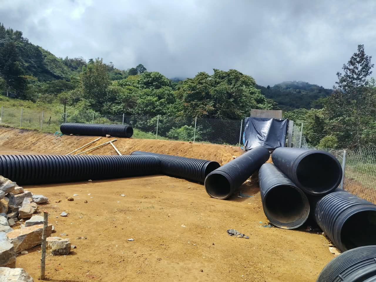 Habilitado de tubería corrugada de PEAD en obra para alcantarillado y drenaje pluvial