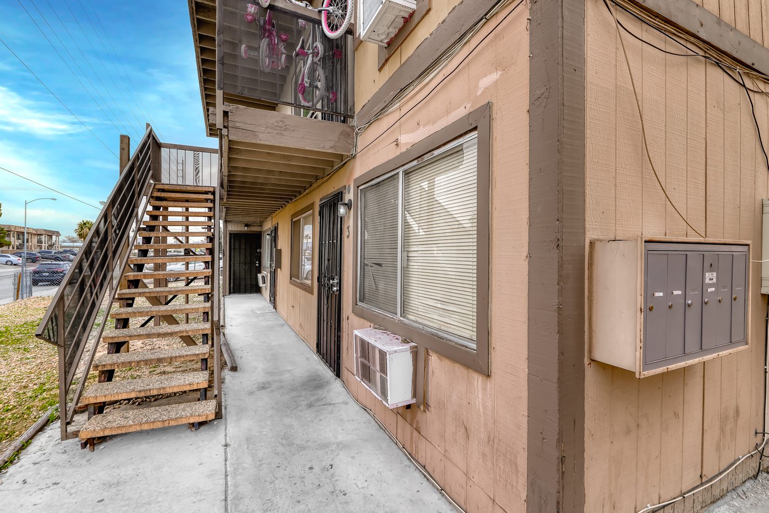 11_exterior_stairs_breezeway