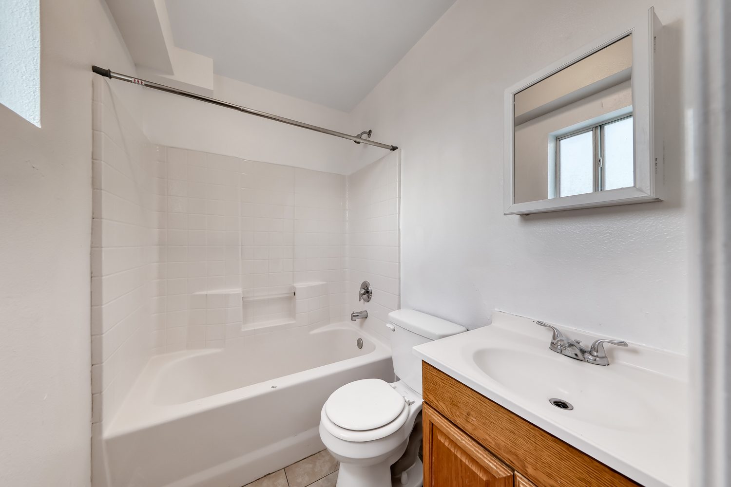 27_bathroom_tub_vanity