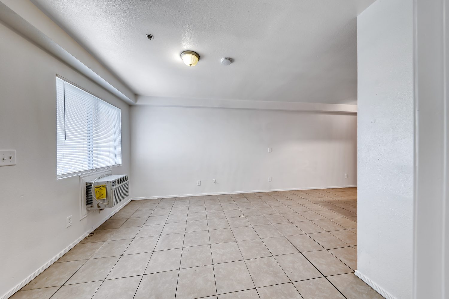 15_unit_interior_living_window_ac