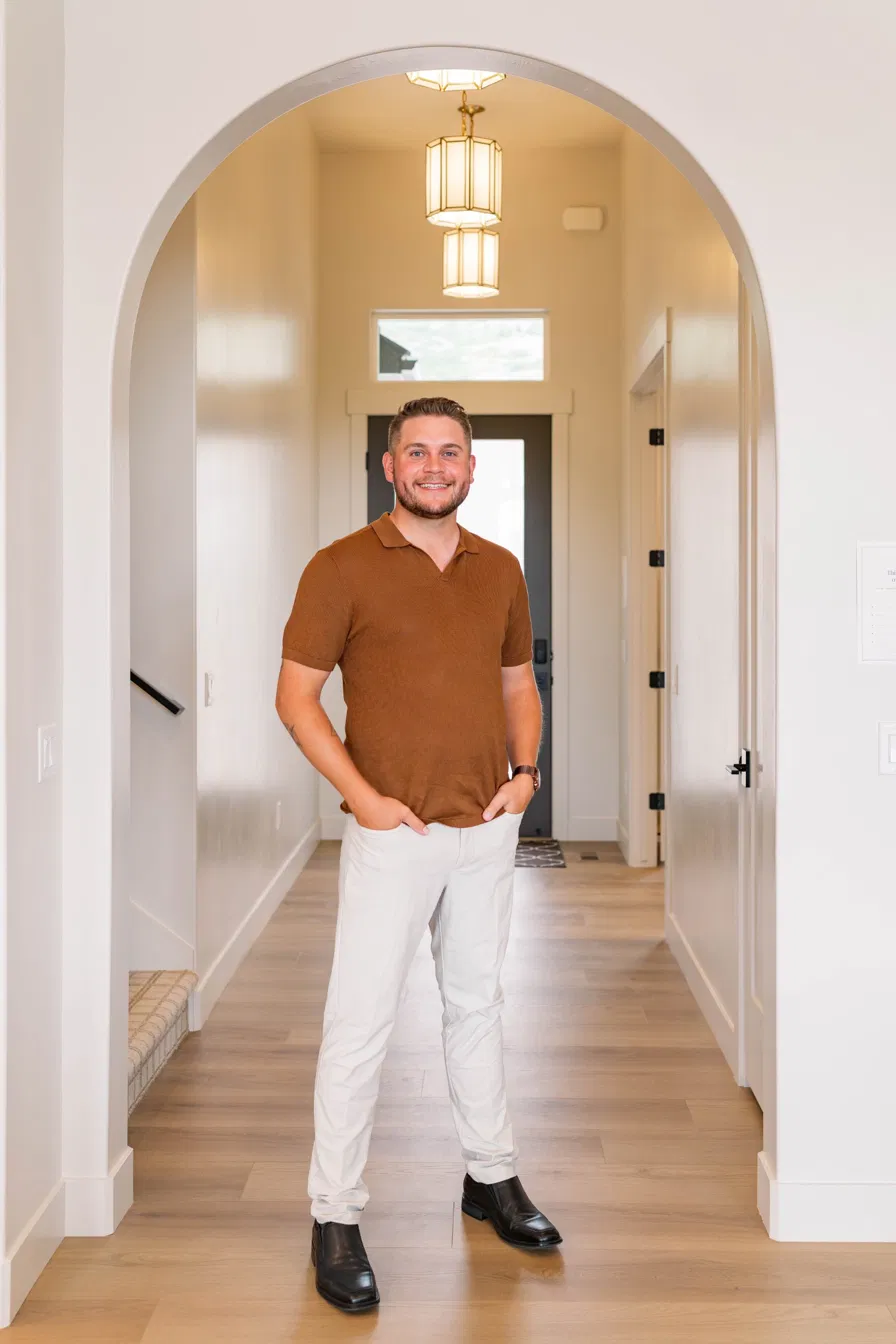 Kyle Kirby, real estate agent in Smithfield, UT, helping home sellers