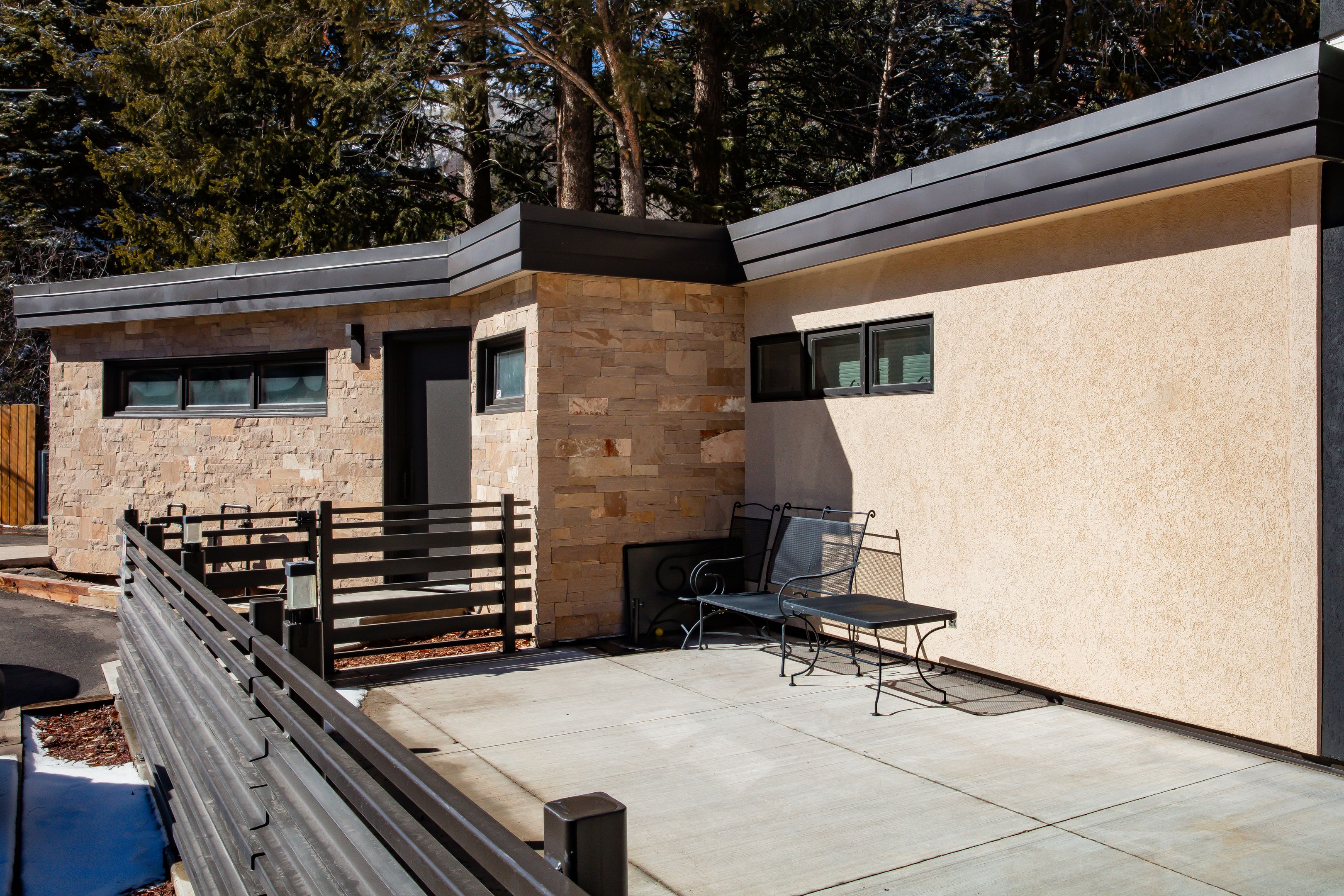 Enclosed concrete patio and custom horizontal architectural fencing detail — Highlands Villas, Aspen, CO