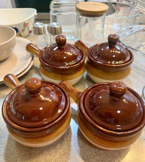 Set of 4 vintage ceramic French onion soup crocks with lids and handles