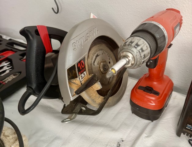 Skilsaw 10 Amp circular saw and Black & Decker cordless power drill