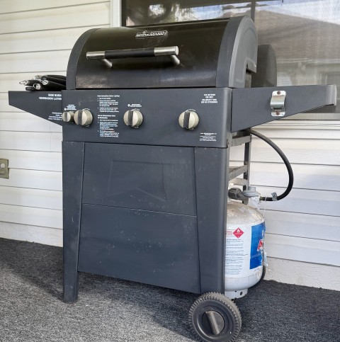 Brinkmann outdoor propane gas barbecue grill with propane tank