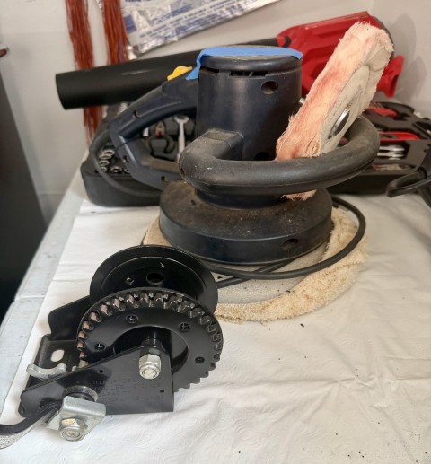 Electric car buffer and polisher tool with hand winch