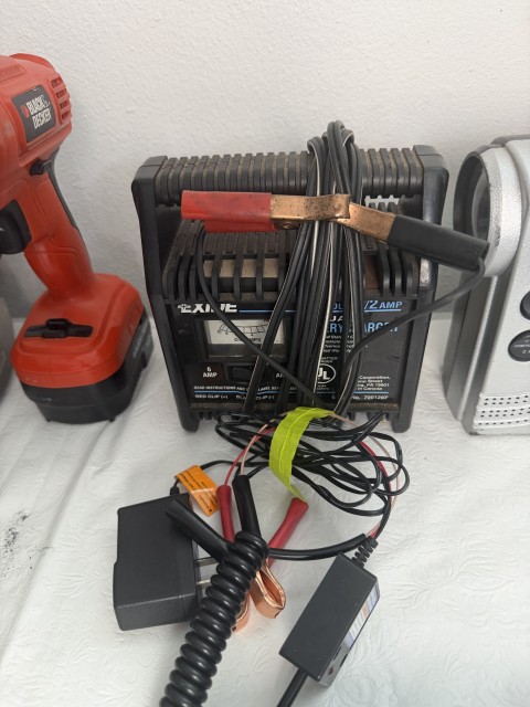 Exide 6 Amp automotive battery charger with cables and alligator clamps
