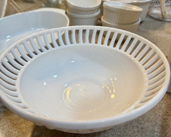 White ceramic open-lattice rim serving bowl with ramekins
