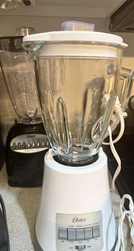 Oster classic white multi-speed glass jar blender