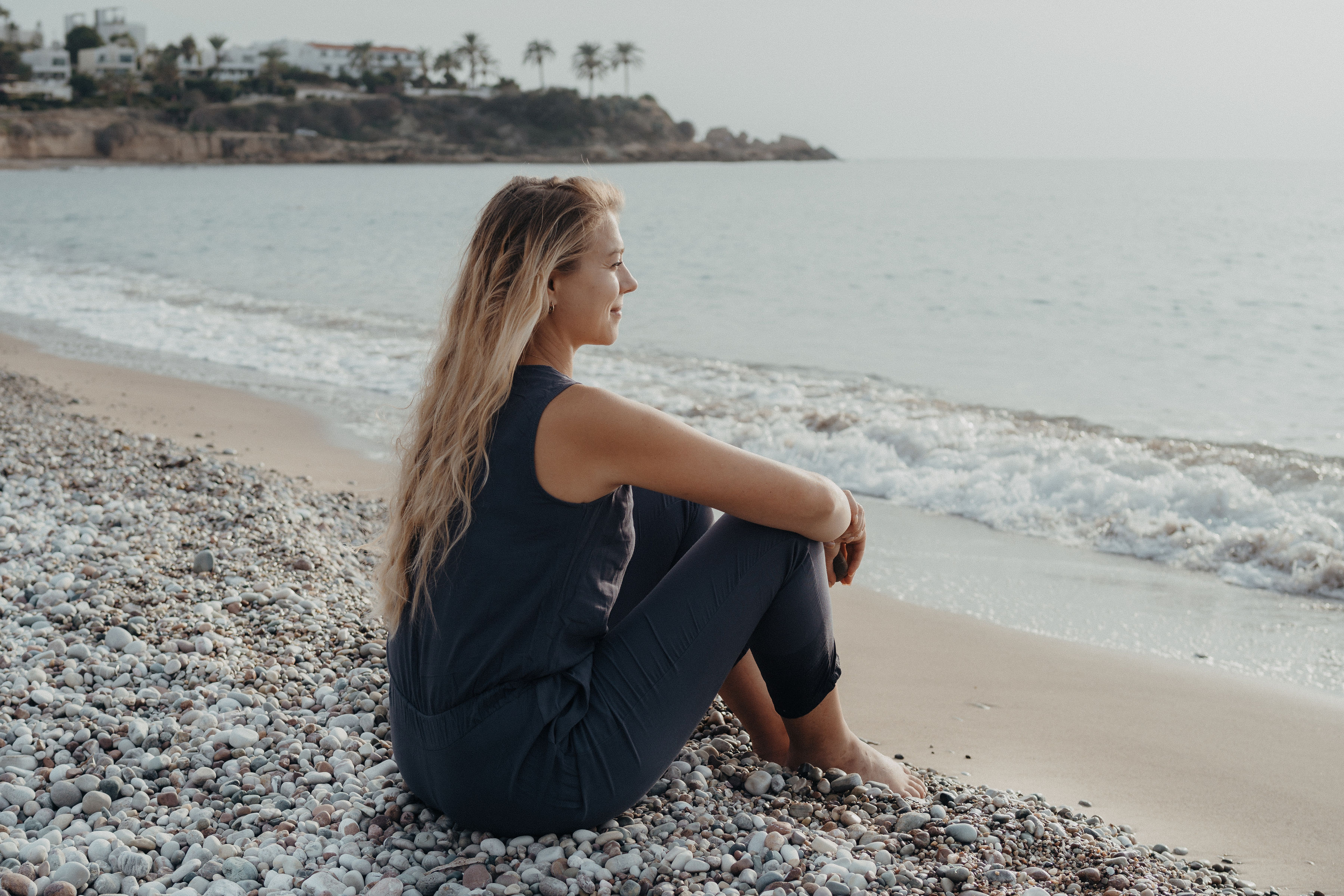 Svenja Wächter am Strand – Gründerin Achtsamkeitslabor