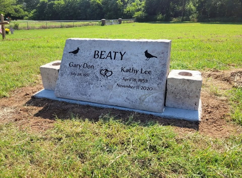 Beaty Companion Slant with Dual Carved Stone Vases