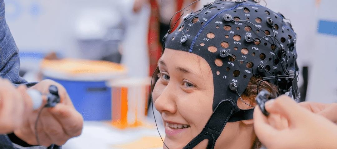 Sesión de estimulación transcraneal (TDCS) en el centro Satya de Murcia