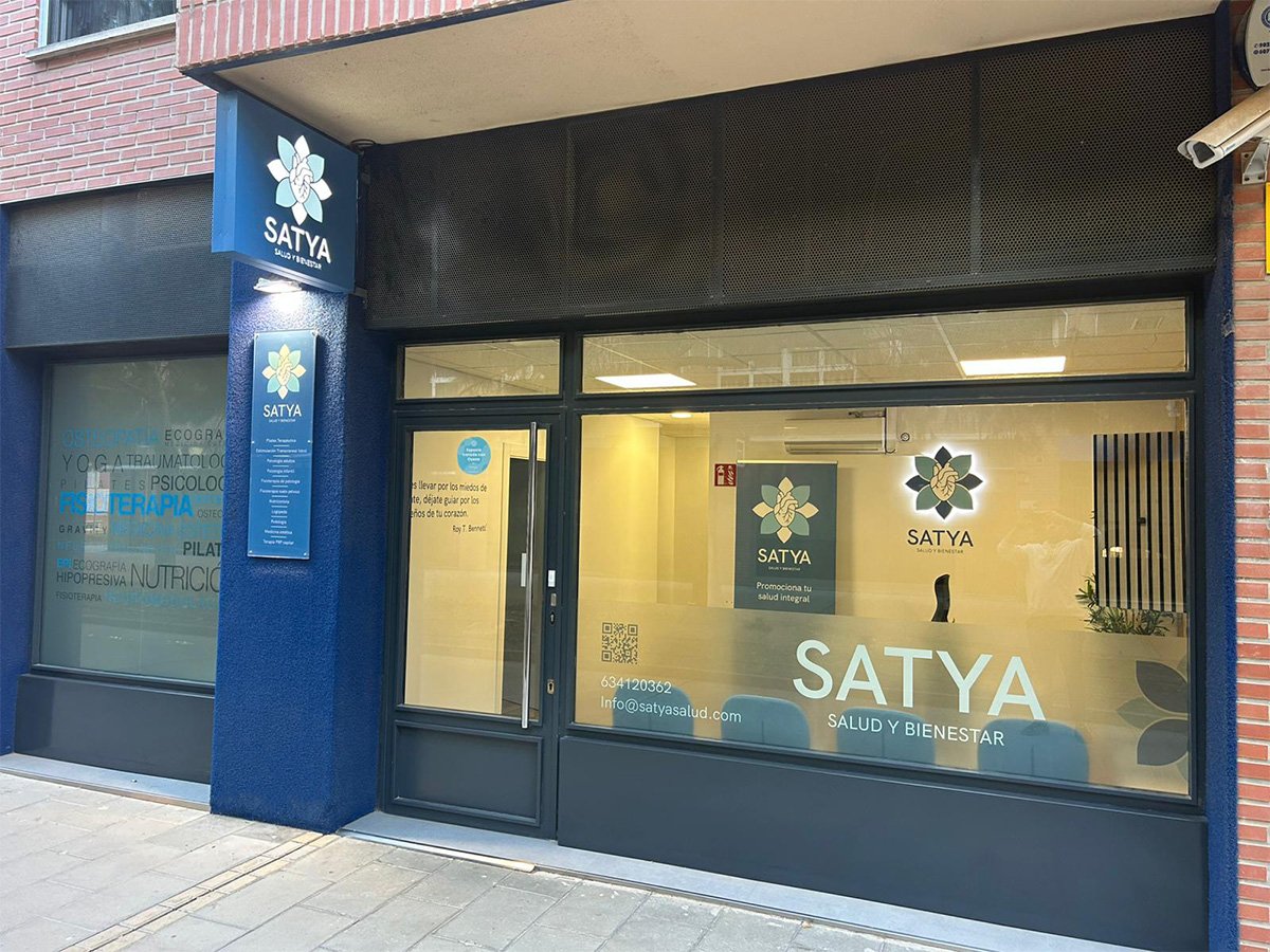 Fachada del centro Satya Salud y Bienestar en Murcia