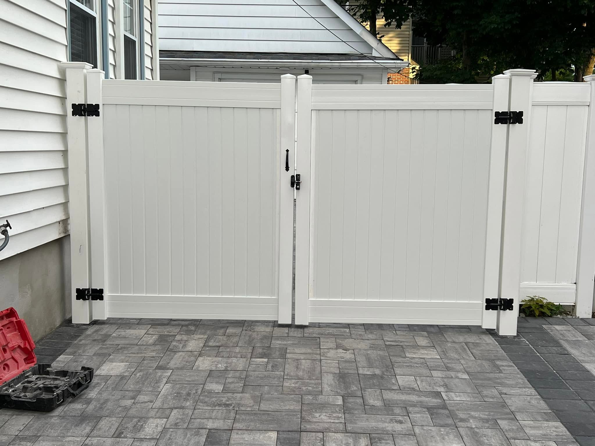 Custom Fences & Enclosures β photo 1