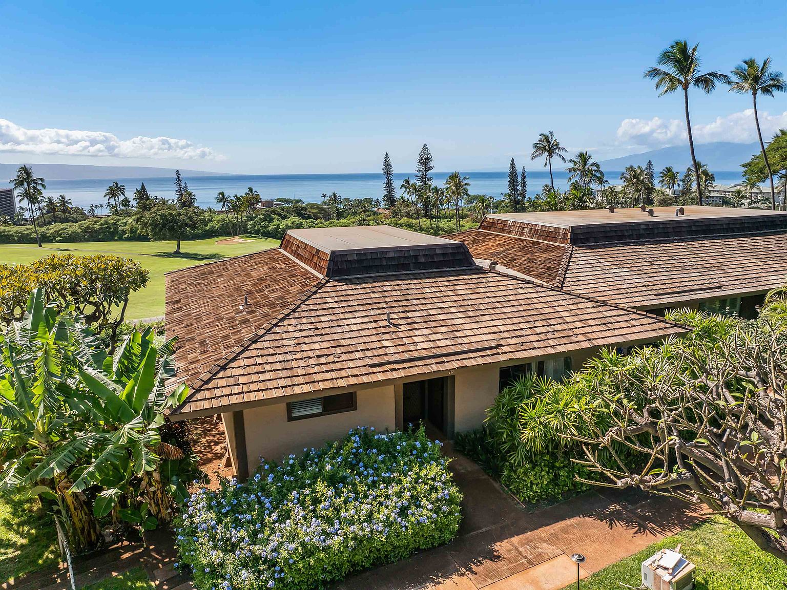 Kaanapali Plantation exterior grounds and ocean backdrop (community reference photograph)
