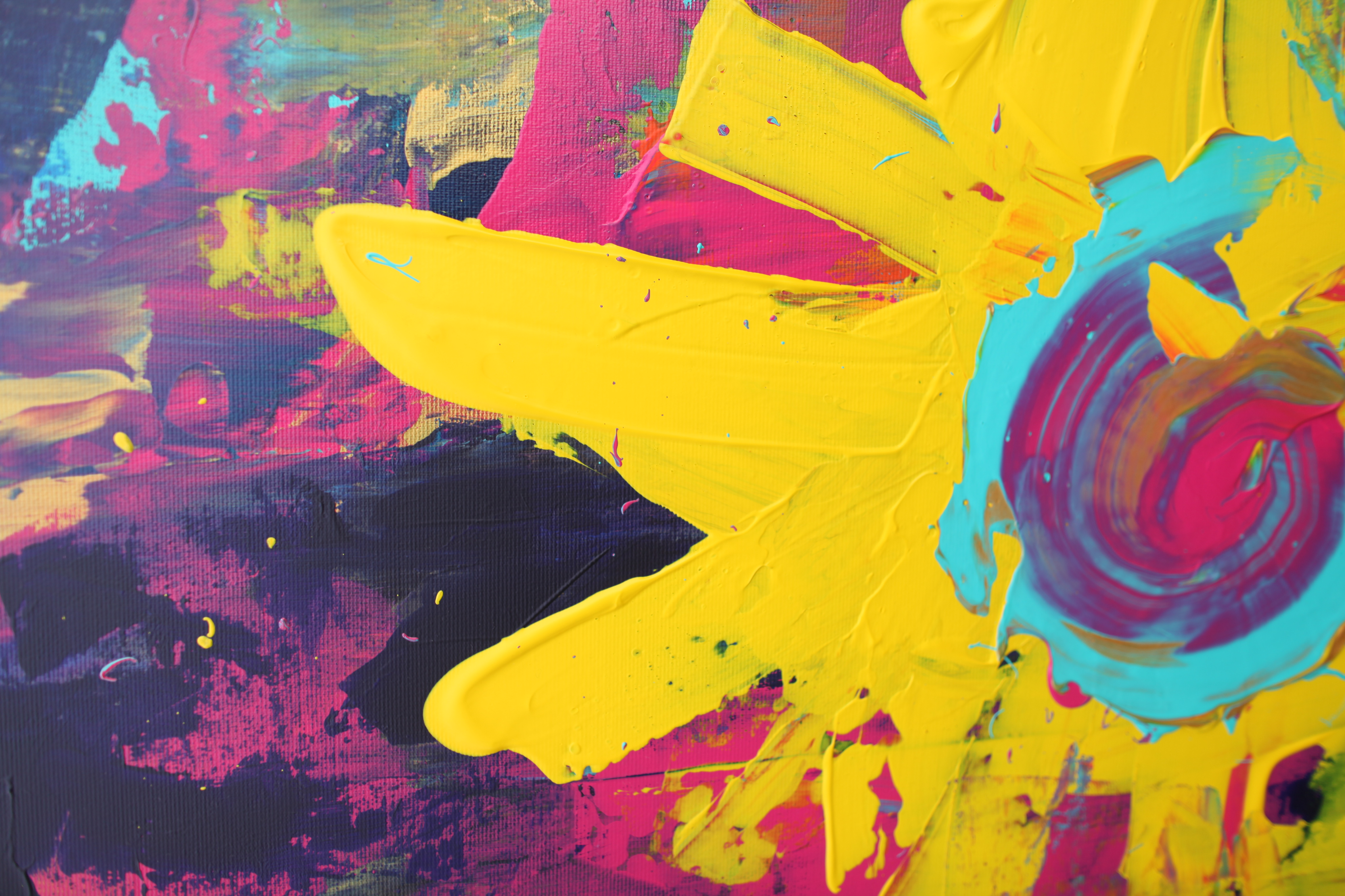 Aruna Mór — Anderswelt (detail: radiant yellow vortex core & turquoise-pink center)
