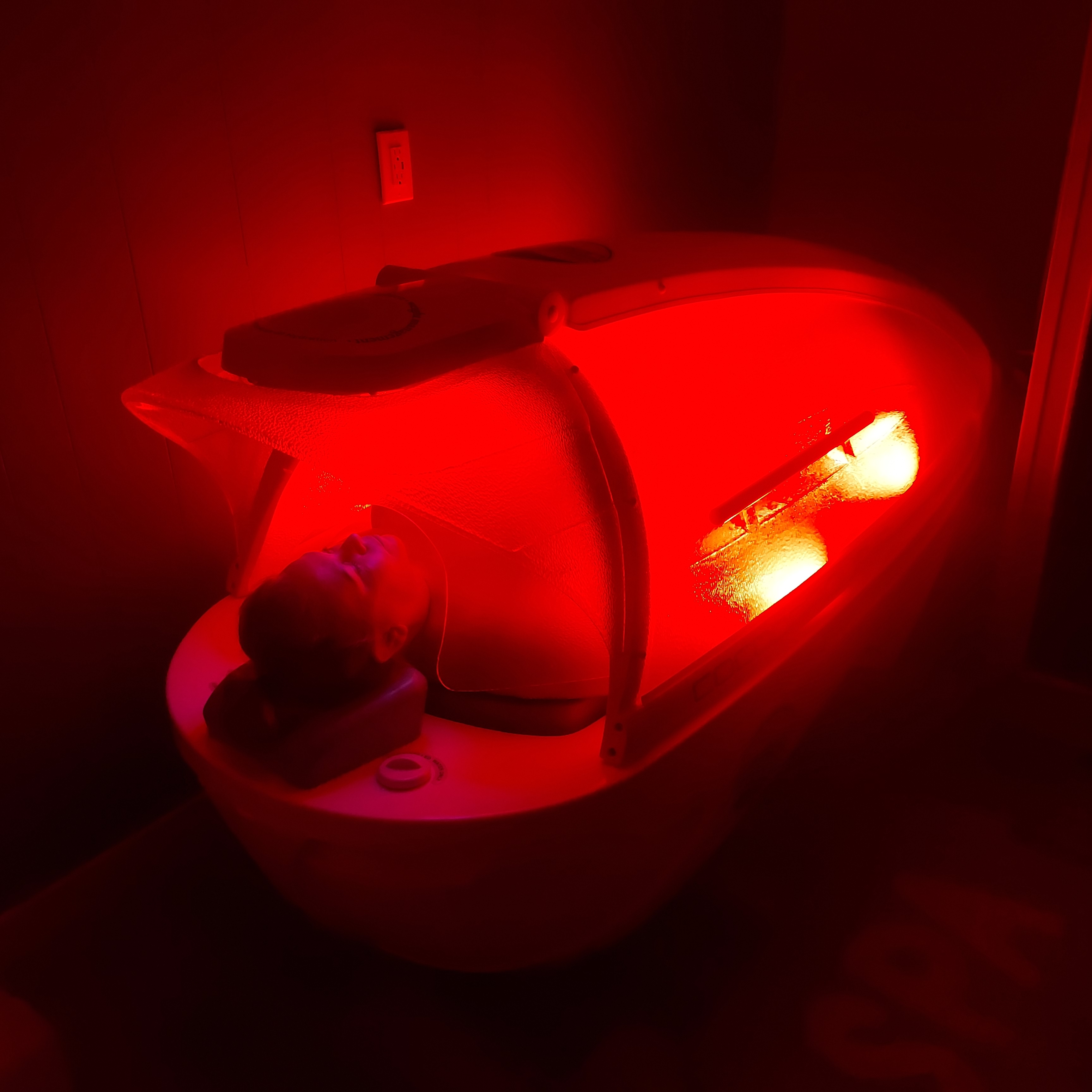 Aqua Cocoon Wellness Pod session at Vernonia Tan & Beauty
