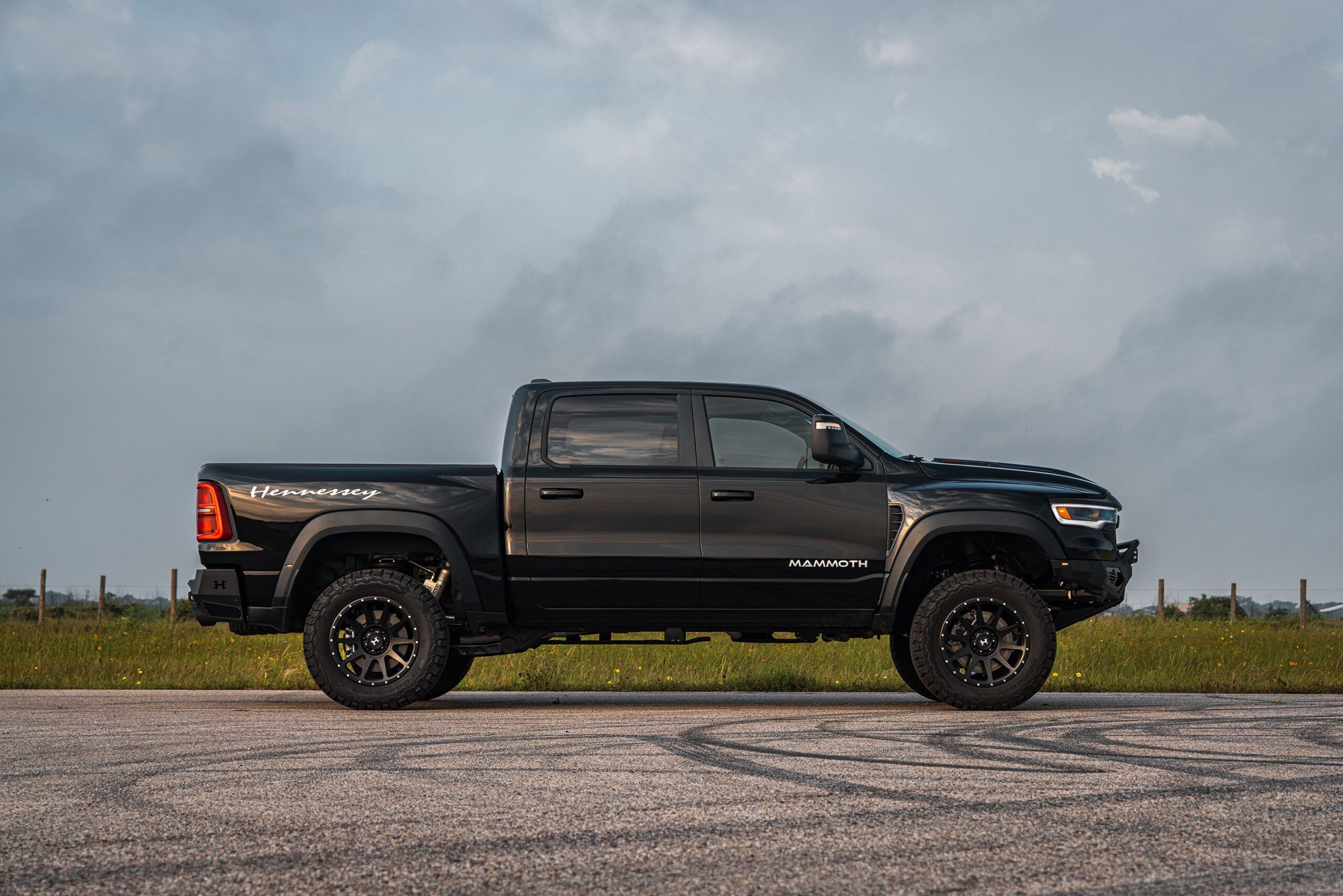 Heavy-duty electronic powered fold-out steps with rugged tread