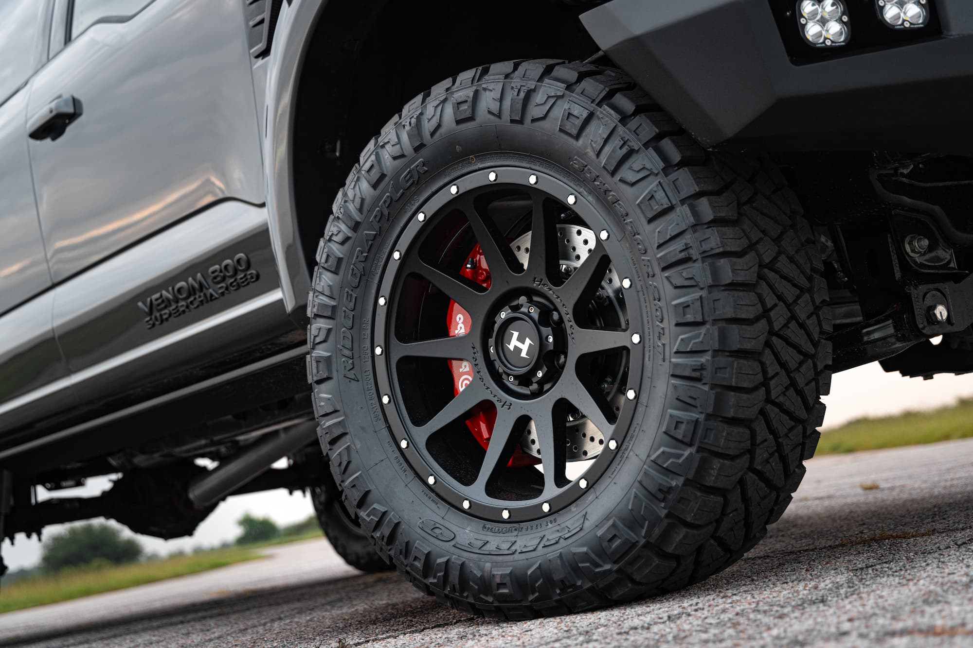 6-Piston Brembo red performance brakes