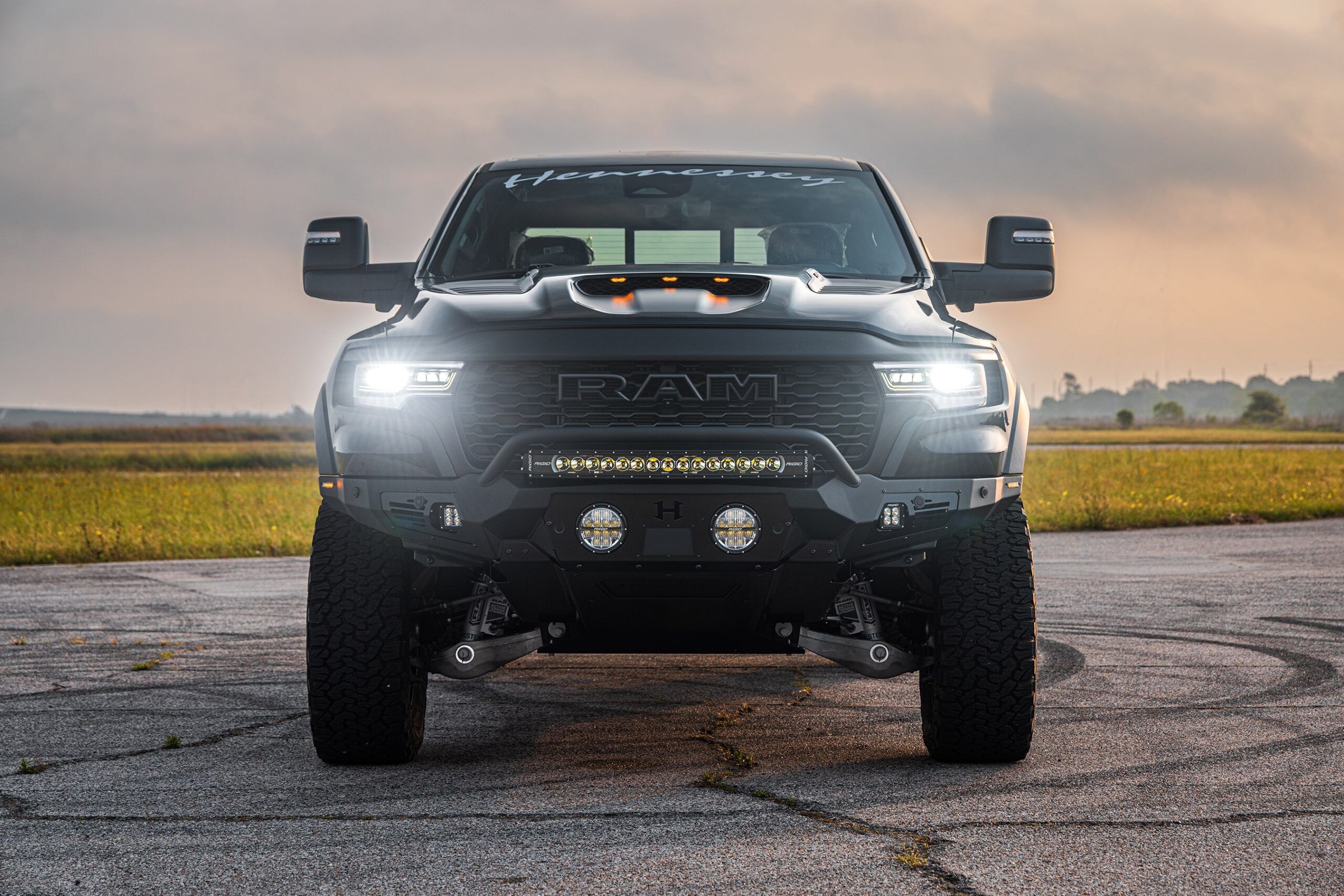 Front head-on trail approach with integrated LED light bar blazing