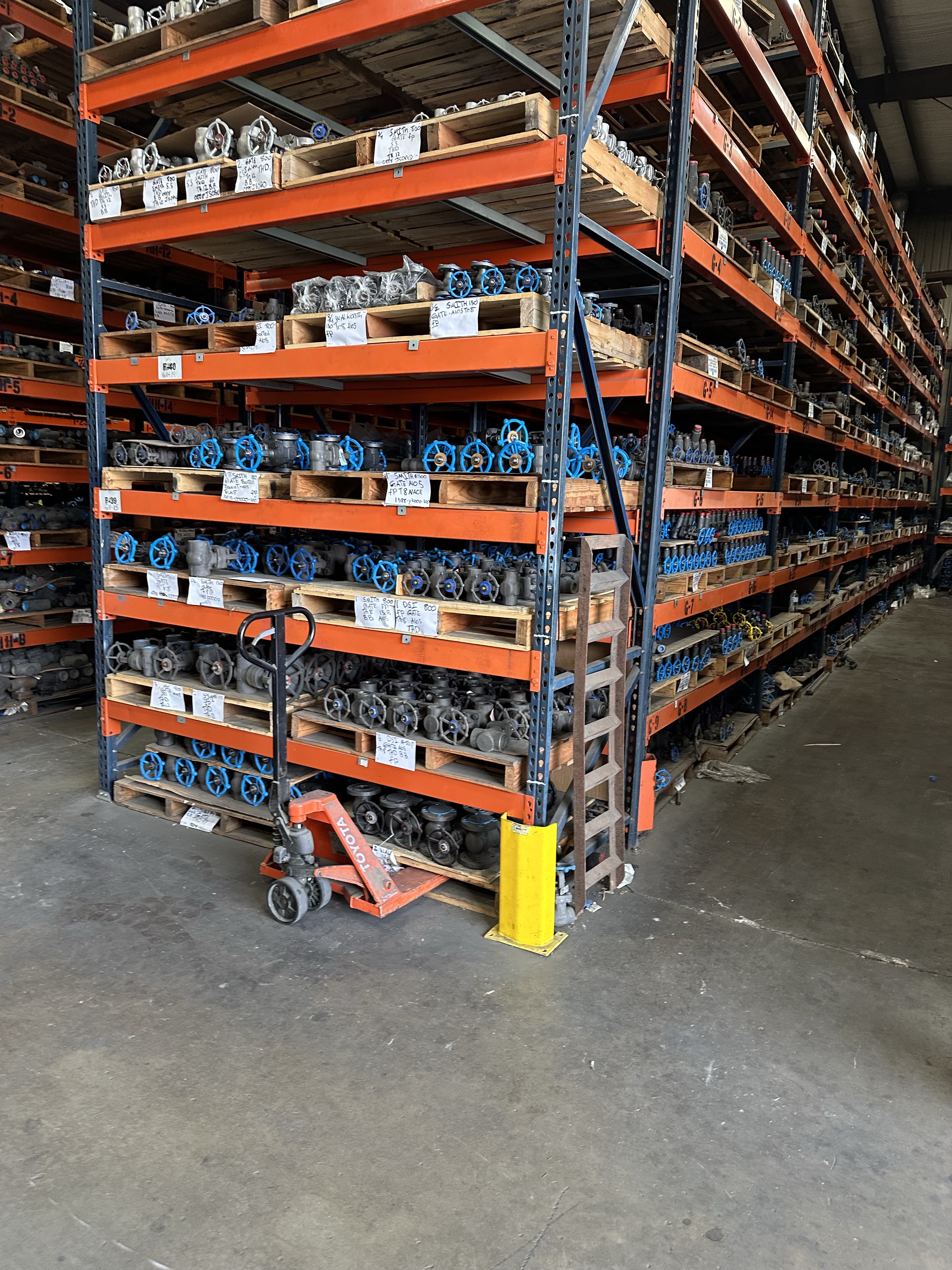 High-Density Pallet Racking with Stocked Gate, Globe and Check Valves