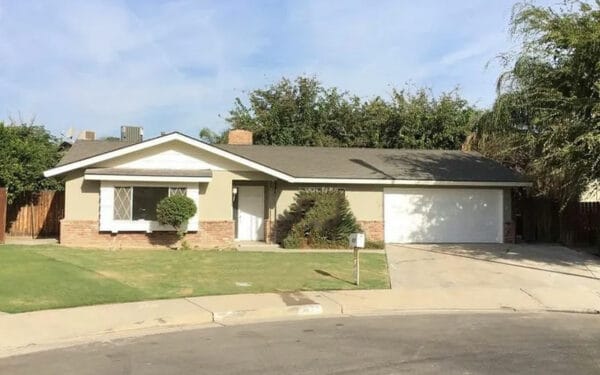 Southwest Bakersfield house needing big cleanup and repairs bought for cash