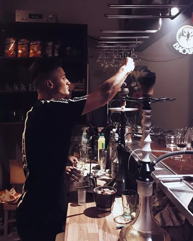 Paul's Shisha Lounge – kavárna a bar s Fary pizzou