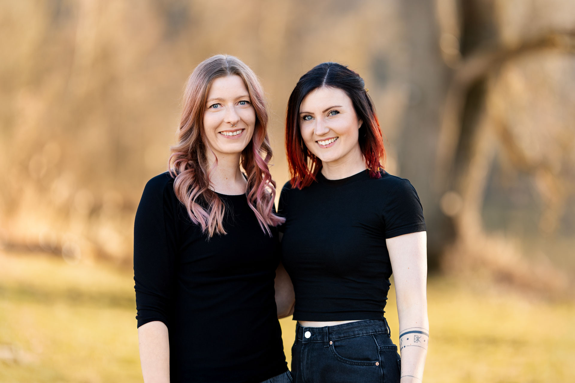Das BondogX Team – Caro und Sophia