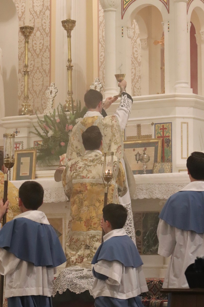 Holy Mass elevation at the high altar of Old St. Patrick Oratory in Kansas City