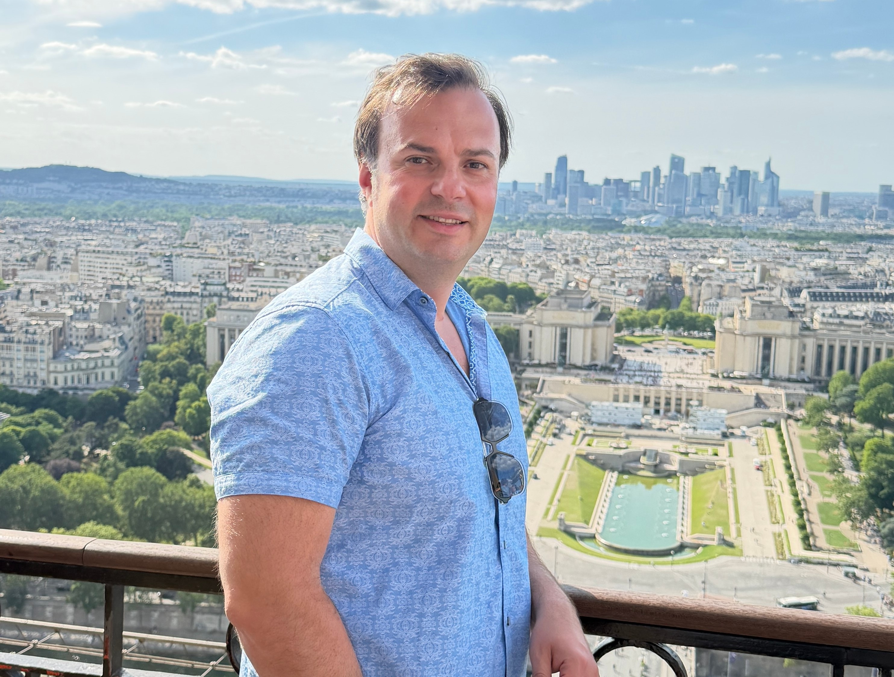 Auto Glass Marketing King — city skyline