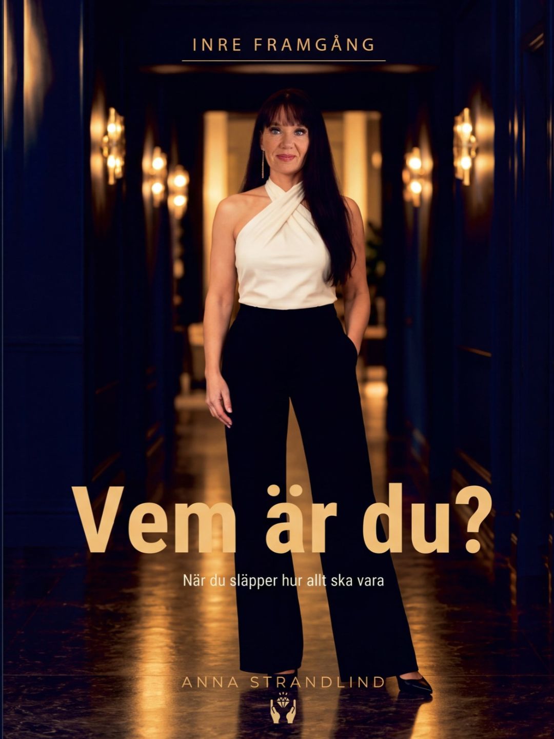 Bokomslag: Vem är du? av Anna Strandlind. När du släpper hur allt borde vara.