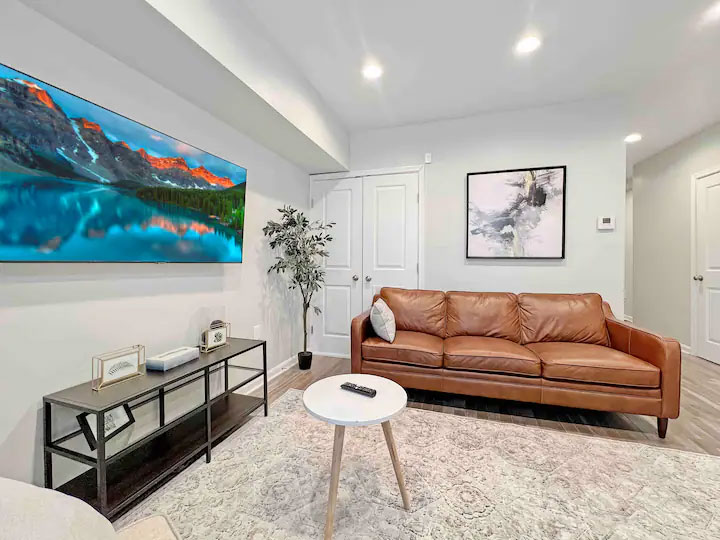 Lovely 1bd w/ Den — Pet Friendly - photo 1