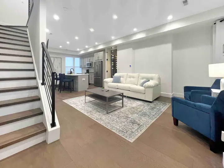 Spacious Living w/ King Bed Near Metro - photo 1