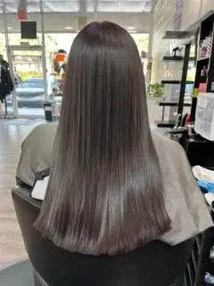 Glossy Brazilian Keratin Treatment & Ultra-Straight Silk Press