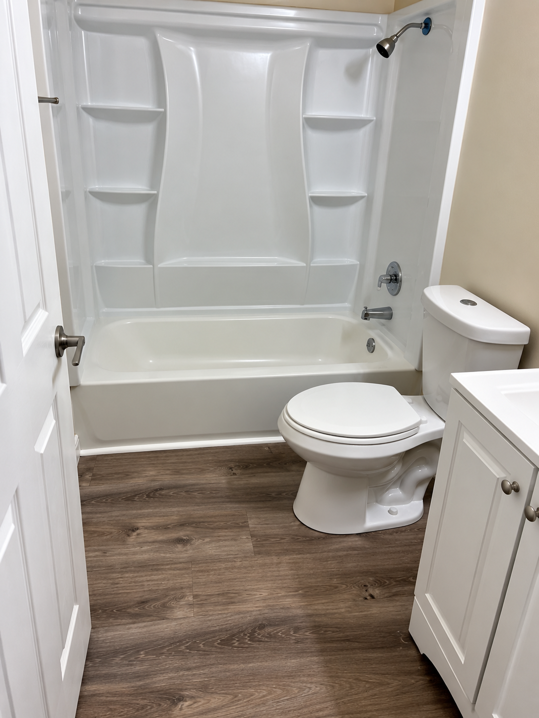 Sparkling Bathtub & Wood Plank Flooring Sanitization