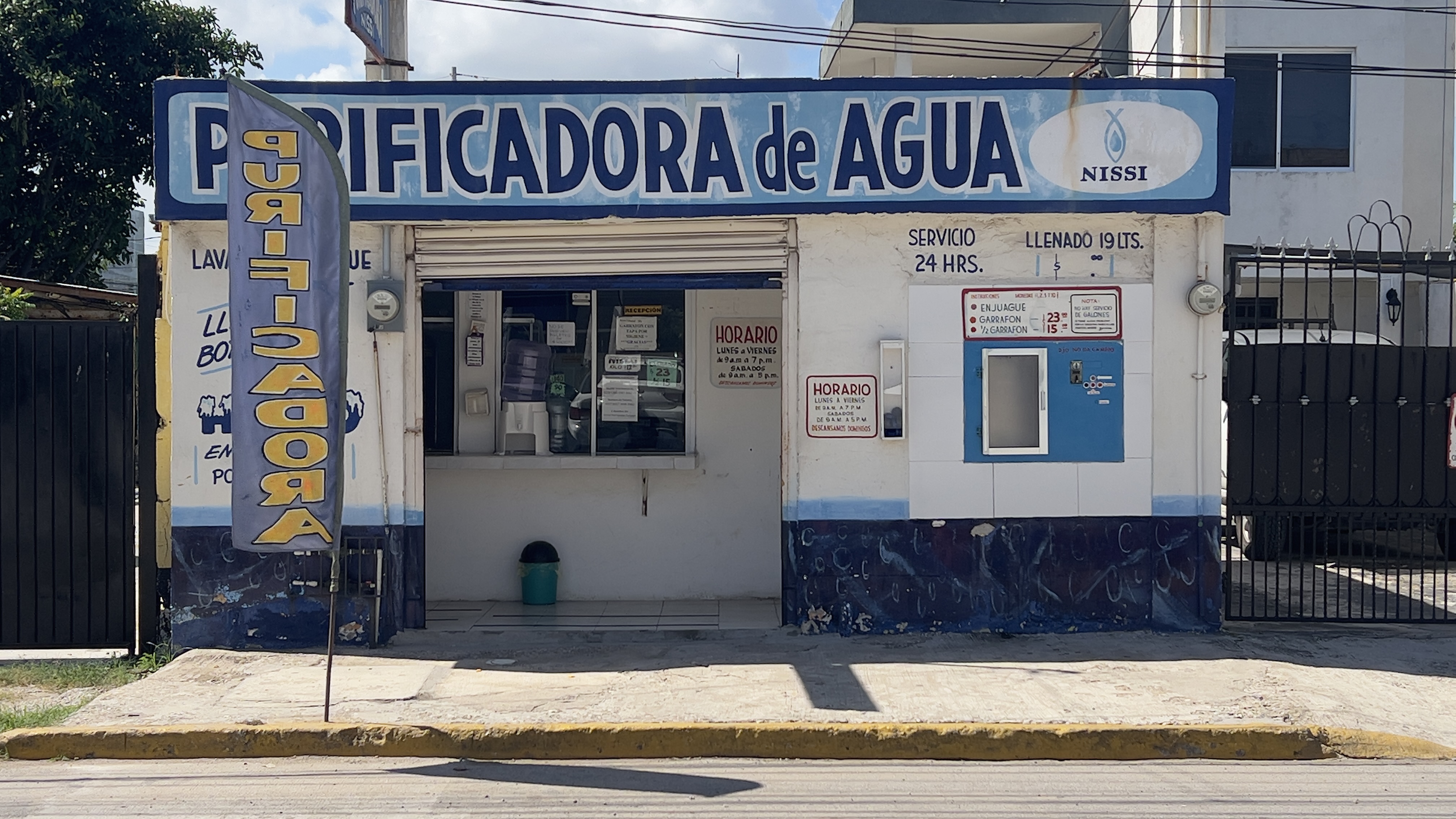 Fachada oficial e instalaciones de Purificadora Nissi en Ciudad Madero
