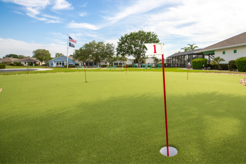 Community putting green and golf facilities