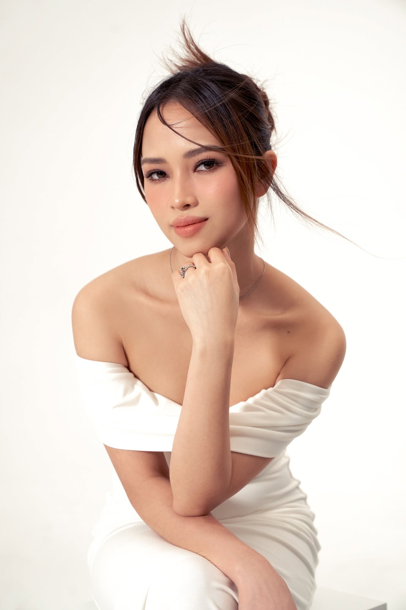 Portrait of Natalie, lash and permanent makeup artist at Beauty Winks