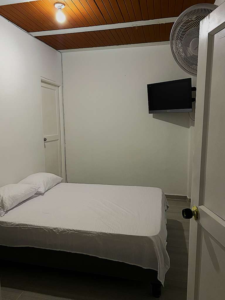 Habitación principal con cama matrimonial