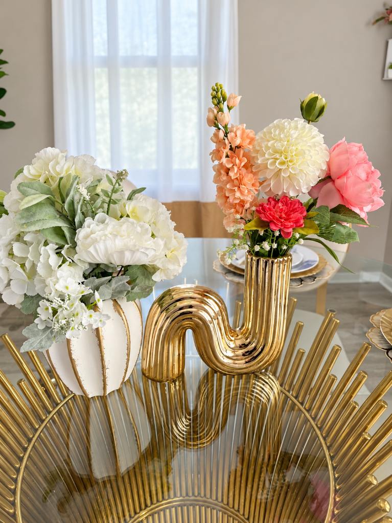 Sunlit Dining & Floral Accents