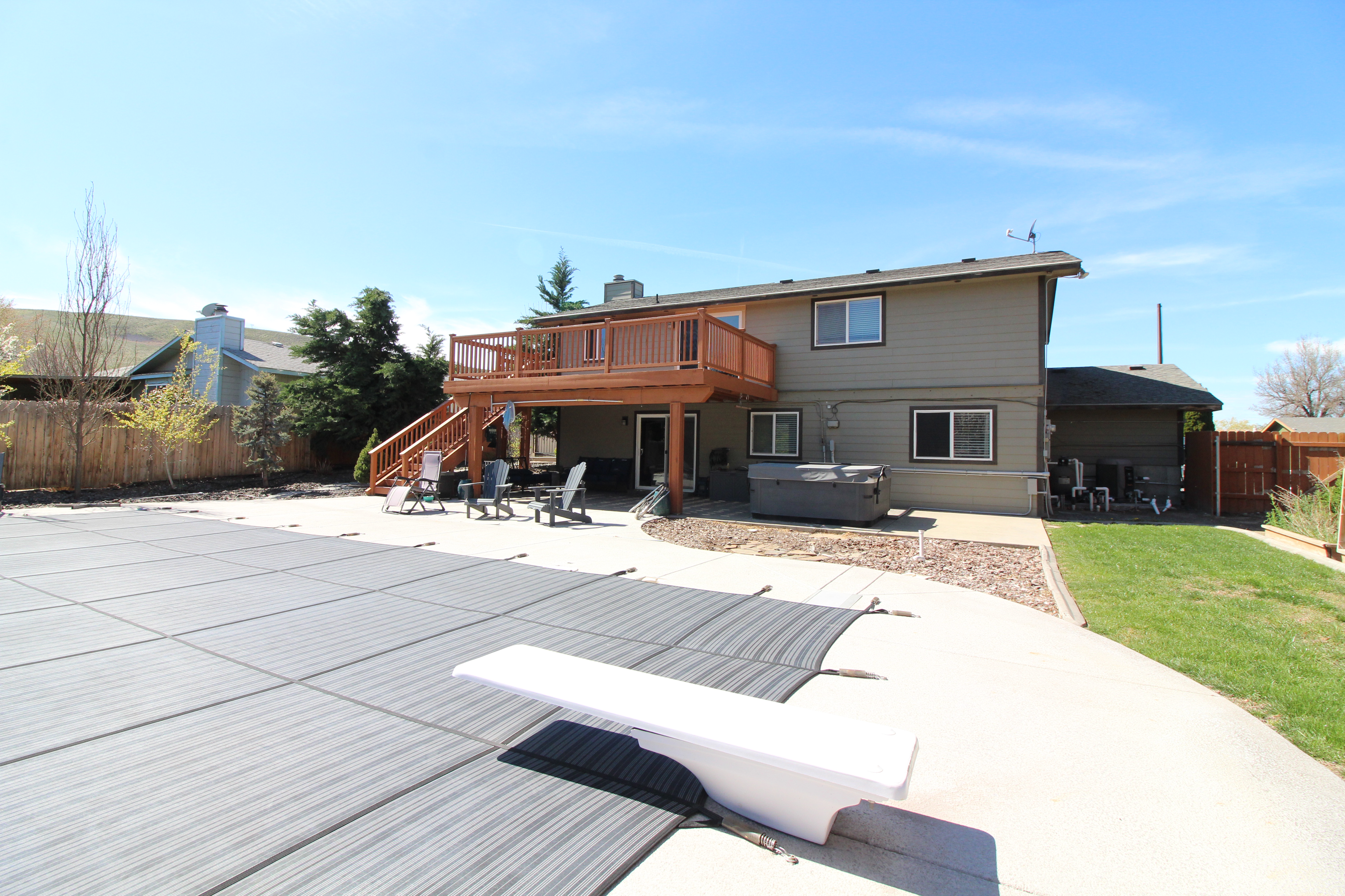 Backyard Deck & Pool Area