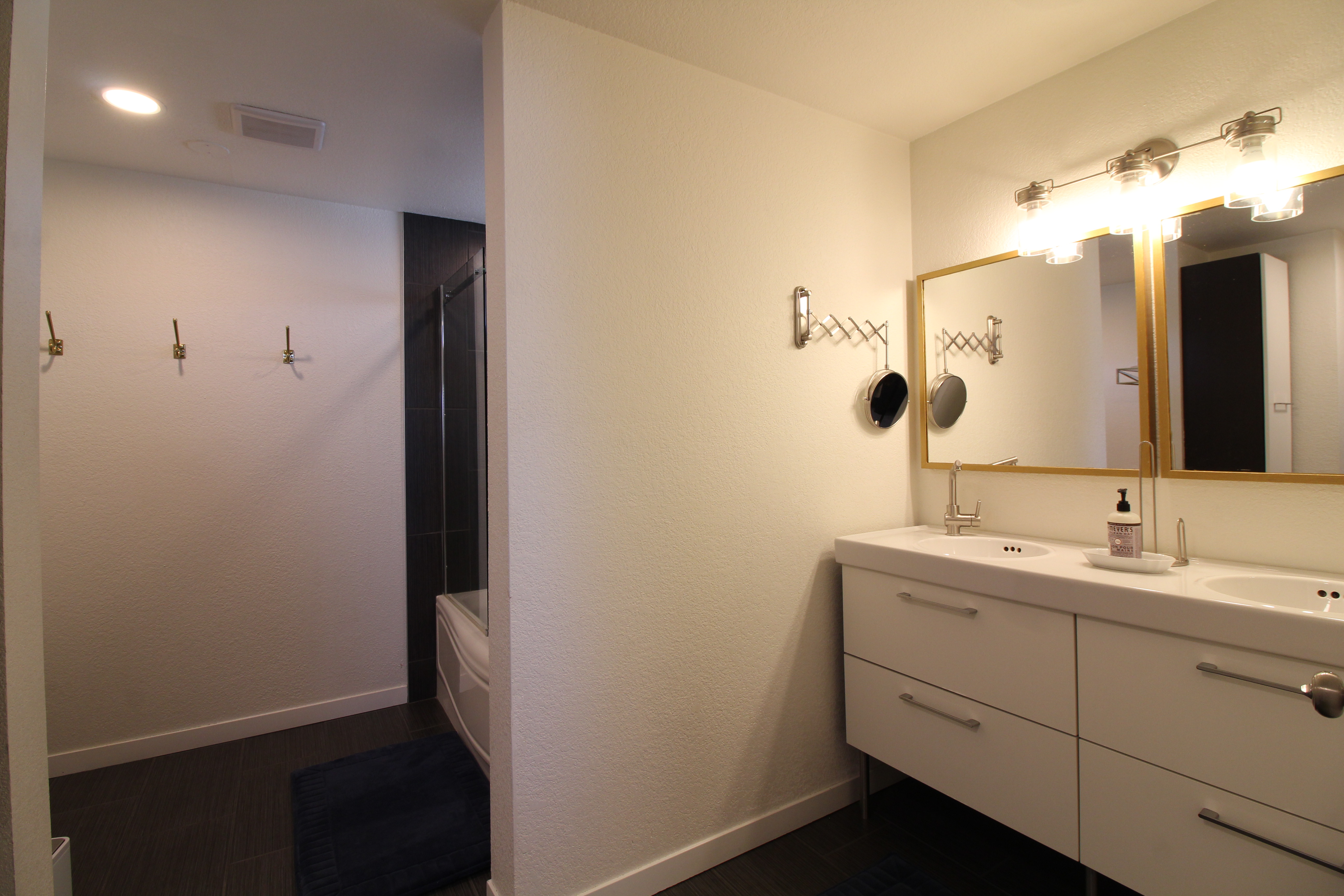 Double-Vanity Bath & Dressing Space
