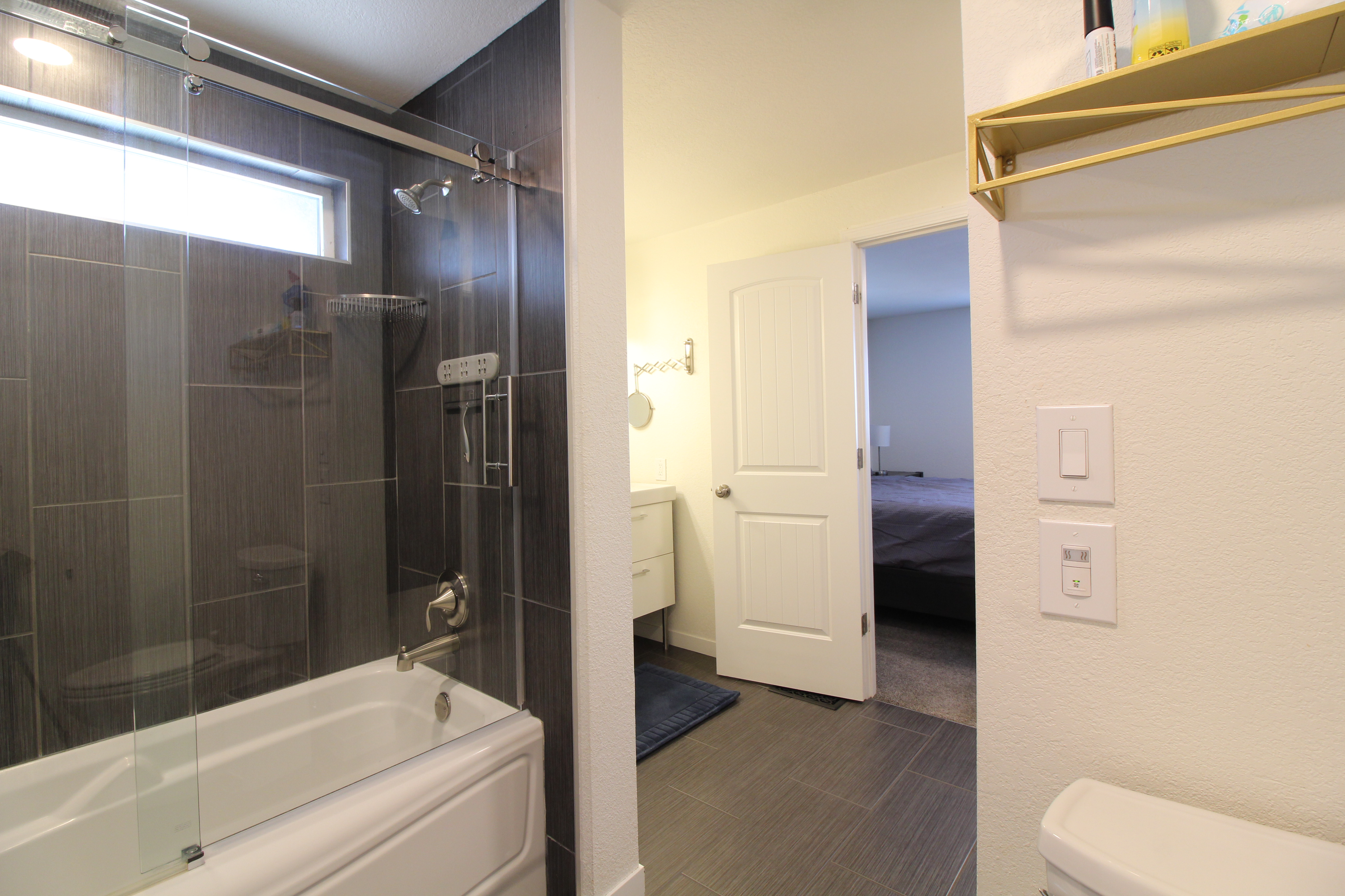 Bathroom Suite with Glass Enclosure