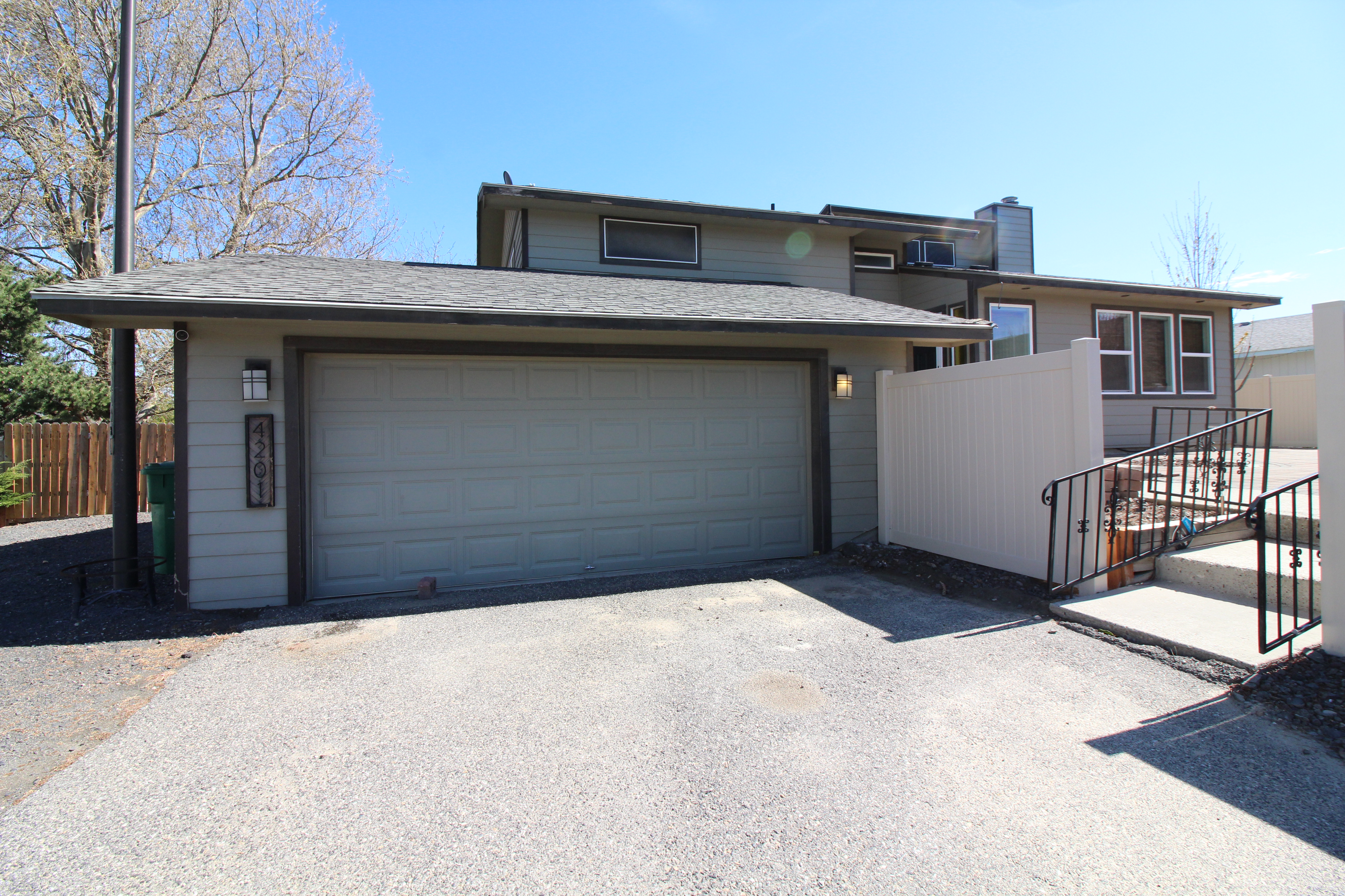 Exterior Entryway & Driveway Approach