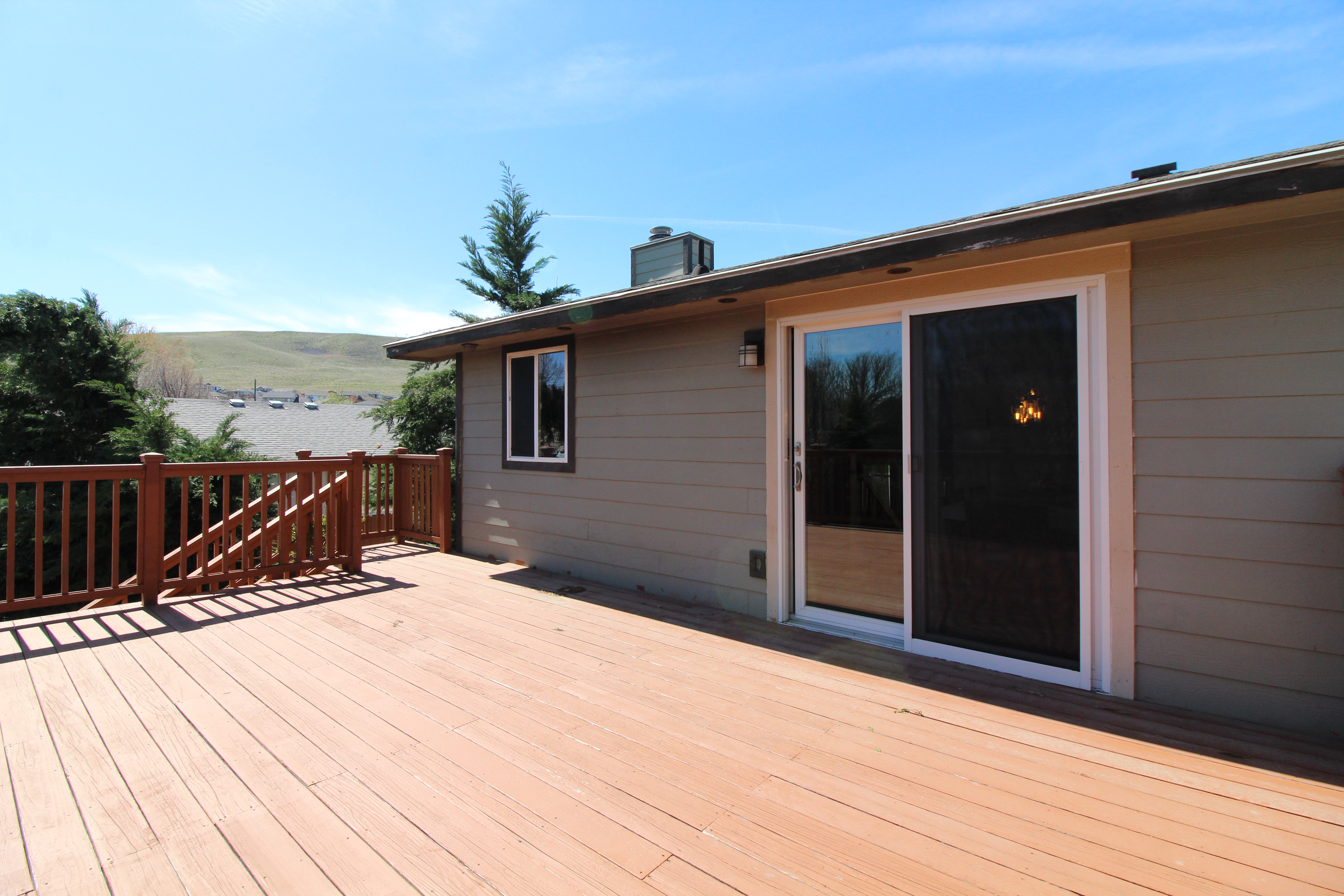 Elevated Sun Deck & Mountain Views
