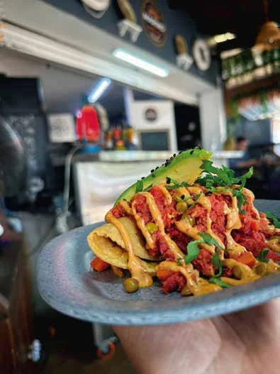 Tacos dorados de requesón con marlín, aguacate y aderezo de Marino Central