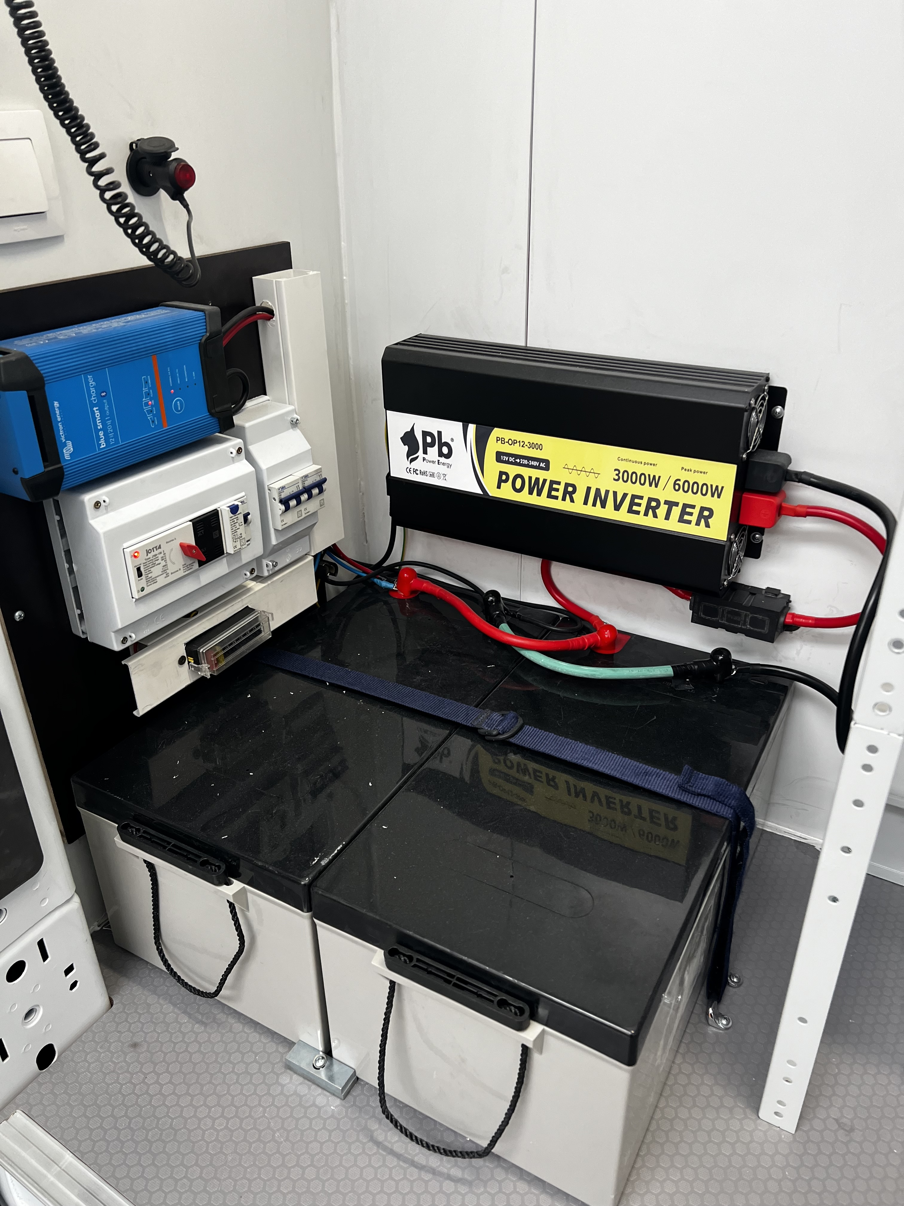 Instalación eléctrica auxiliar en vehículo taller